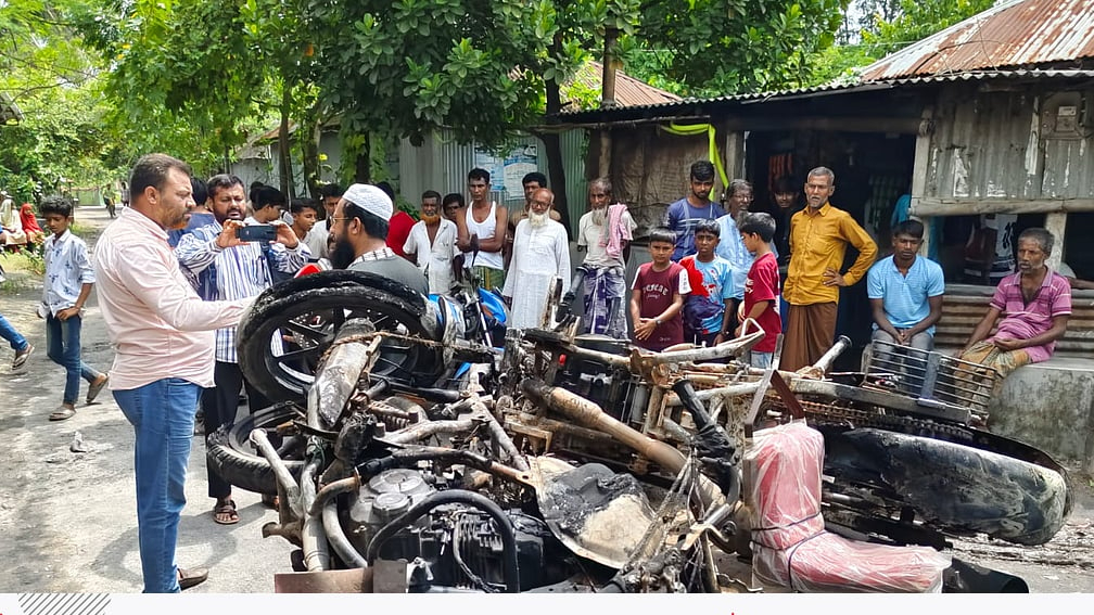 কুষ্টিয়ায় সম্ভাব্য চেয়ারম্যান প্রার্থীর বাড়িতে ভাঙচুর, বিএনপি নেতাদের বিরুদ্ধে অভিযোগ...