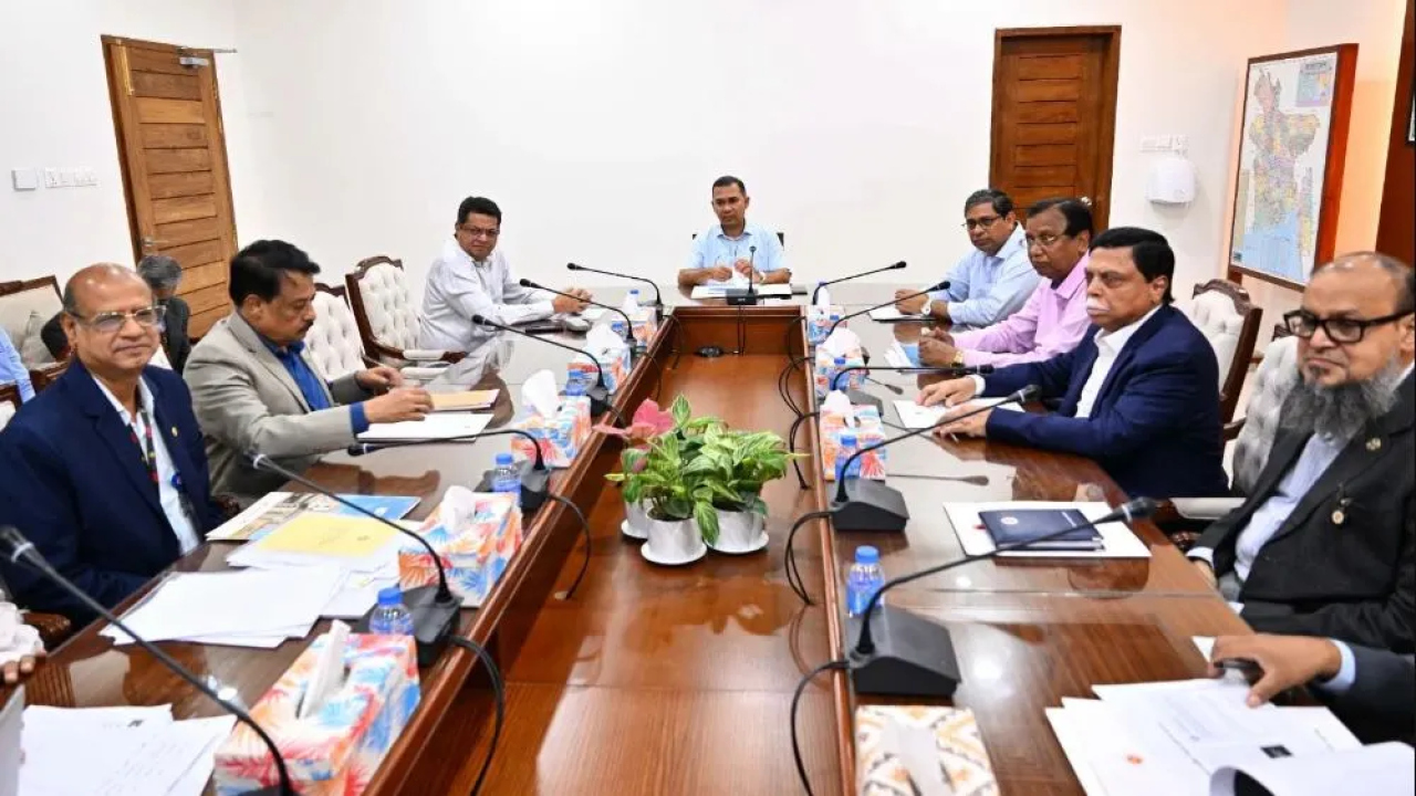 রাজধানীর একাধিক লেকের দূষণ রোধে সমন্বিত উদ্যোগের নির্দেশ প্রধানমন্ত্রীর...