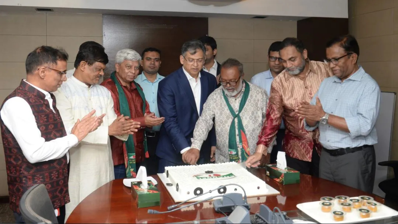 জন্মদিনের শুভেচ্ছা জানানে চ্যানেল আইতে স্বরাষ্ট্রমন্ত্রী...