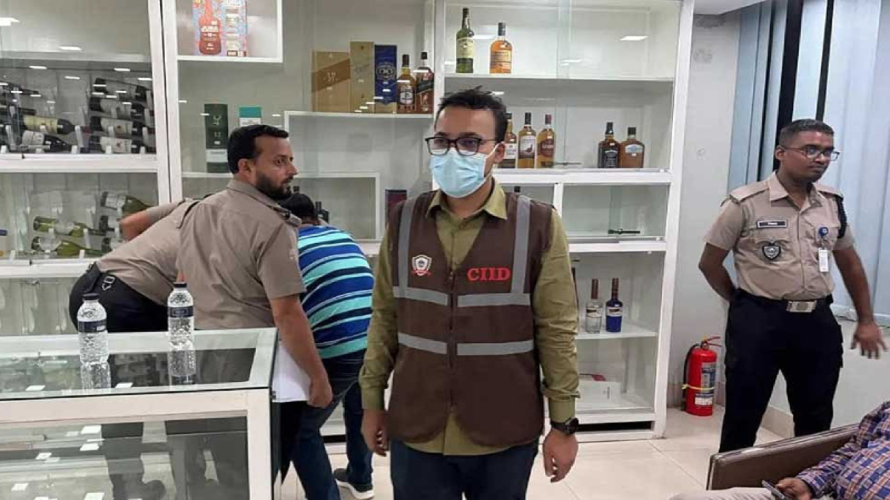 শুল্কমুক্ত মদ ‘অবৈধ গুদামে’, সালমান মুক্তাদিরের শ্বশুরের ৪ গুদাম সিলগালা
