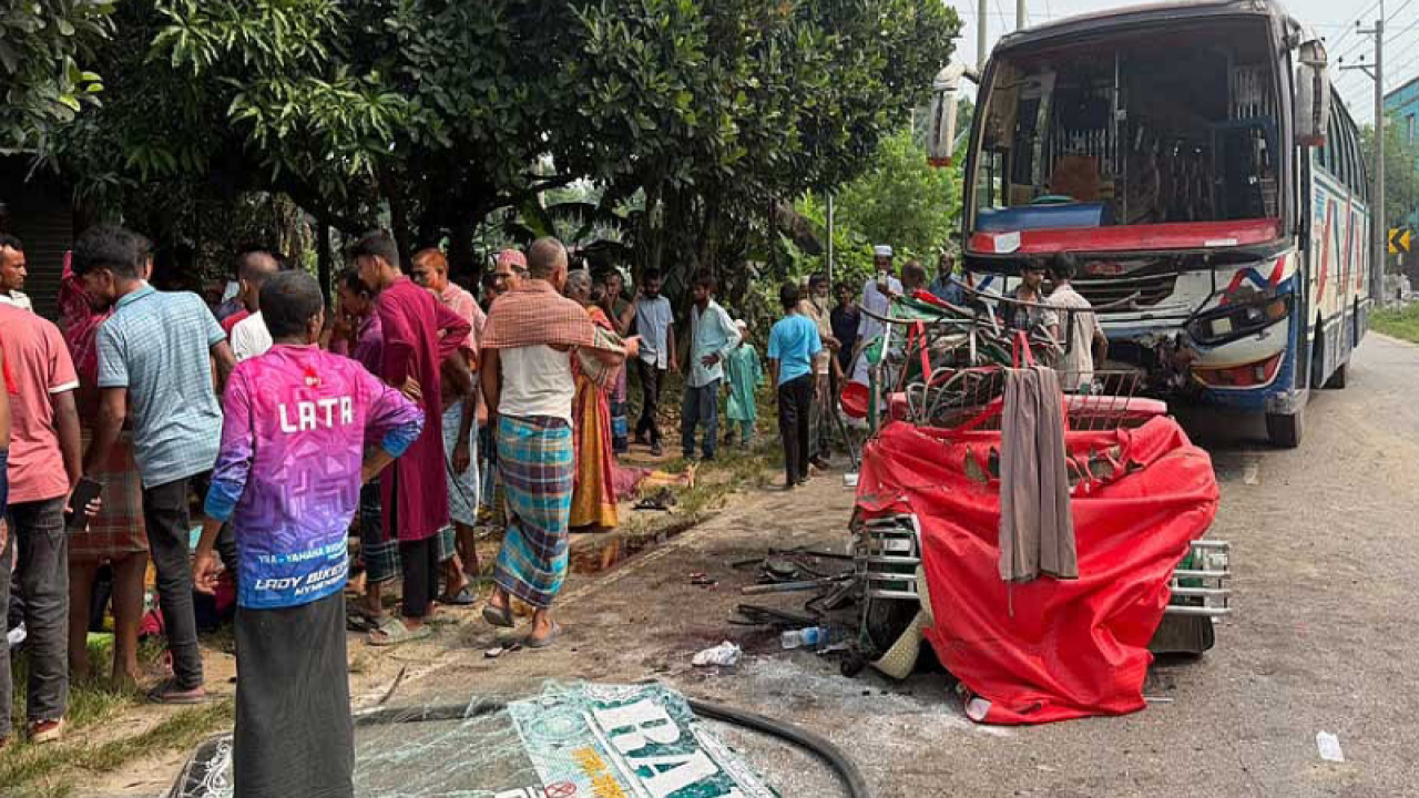 ময়মনসিংহে বাসচাপায় অটোরিকশার ৭ যাত্রী নিহত...