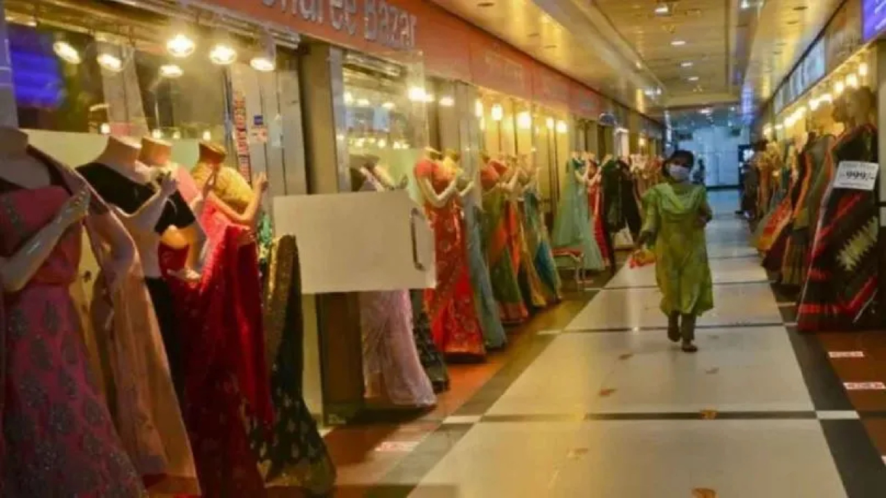 দুর্গাপূজার কেনাকাটার জন্য দোকানপাট ও বিপণিবিতান রাত ১০টা পর্যন্ত খোলা...