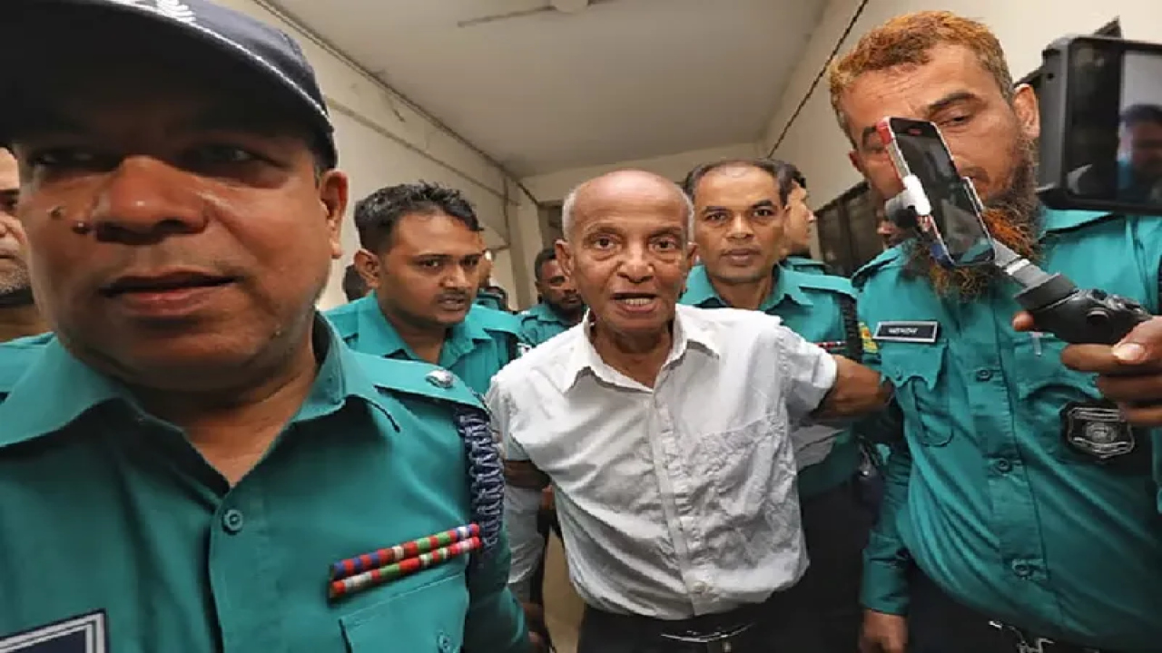 কারাবন্দী কামাল আহমেদ মজুমদারের কোমরের হাড় ভেঙেছে...