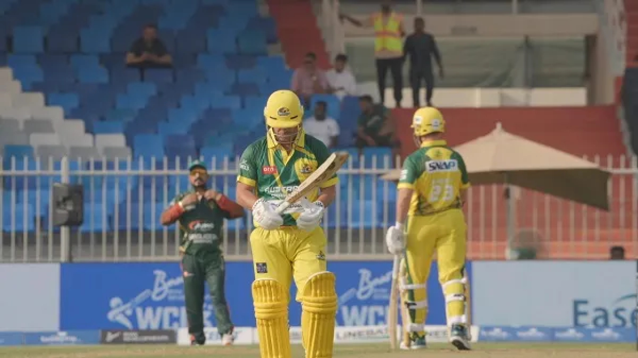 ৮ ছক্কায় মাহমুদউল্লাহর ৩৫ বলে ৭৩*, তবুও অস্ট্রেলিয়ার সাথে পারল না বাংলাদেশ...