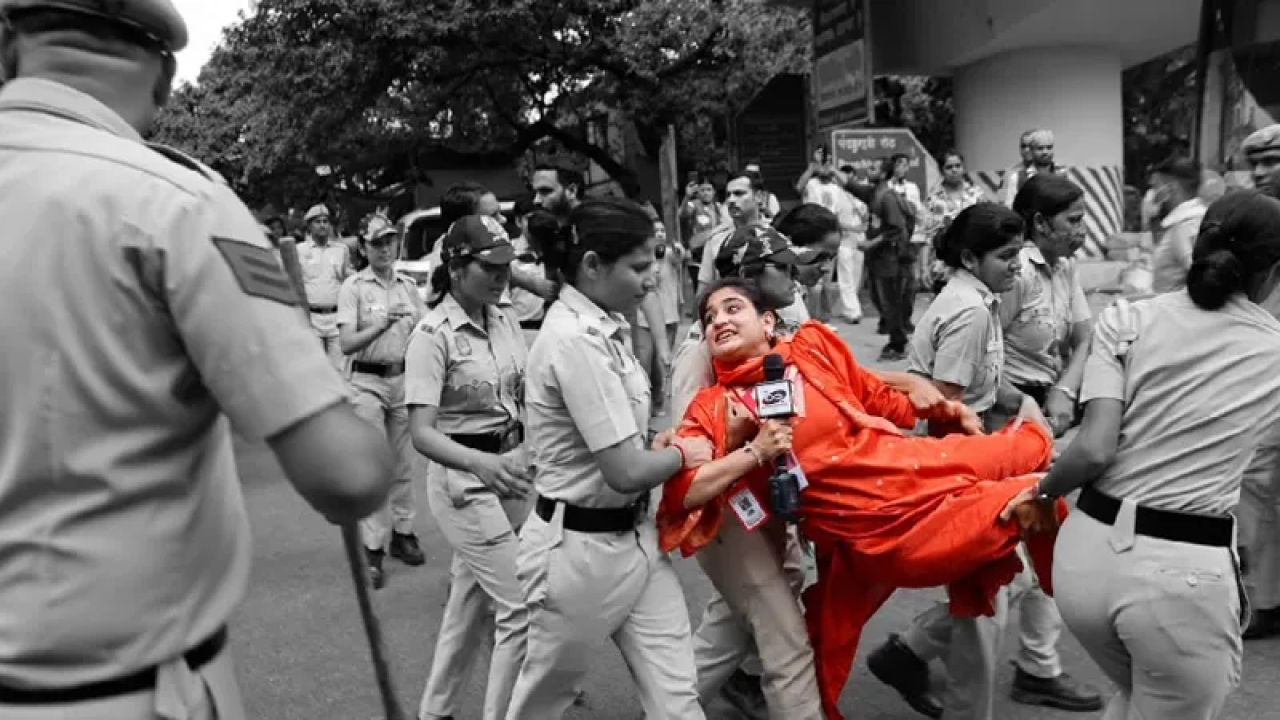 ভারতে বিক্ষোভের খবর সংগ্রহে গিয়ে আটক ৩৭ সাংবাদিক