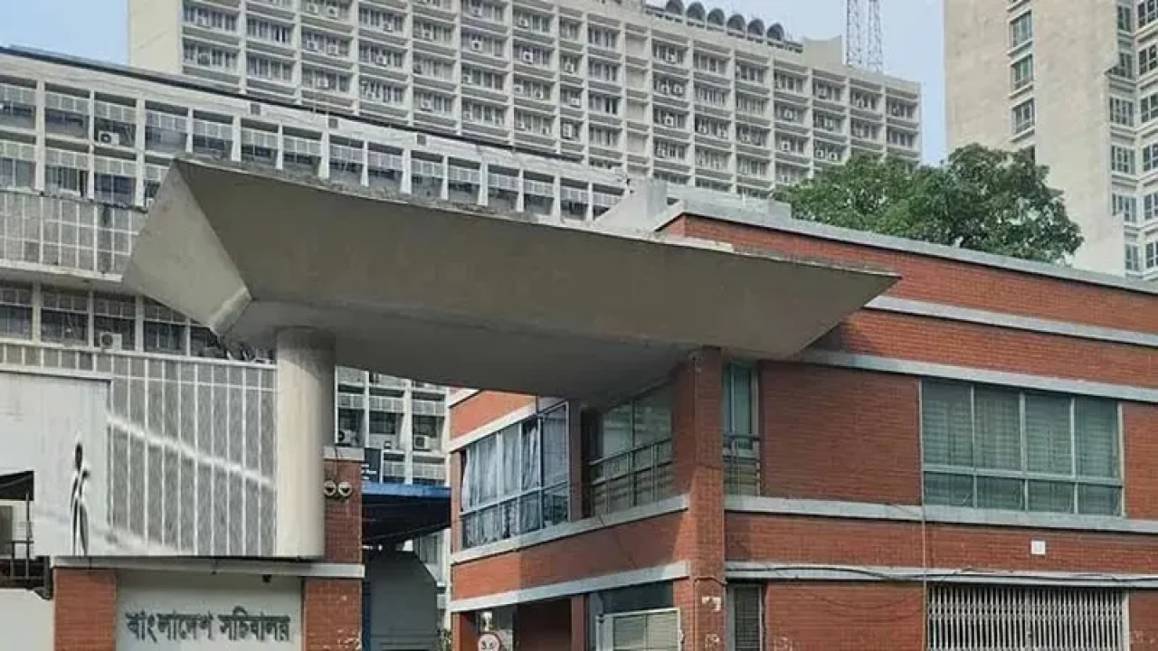 সচিবালয়ে ৬ নম্বর ভবনের আগুন নিয়ন্ত্রণে