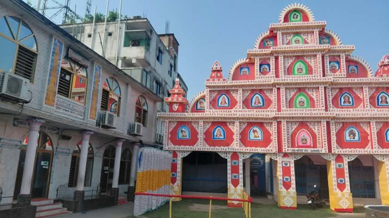 লালমনিরহাটে একই উঠানে মসজিদ-মন্দির, ধর্মীয় সম্প্রীতির যেন অনন্য নিদর্শন